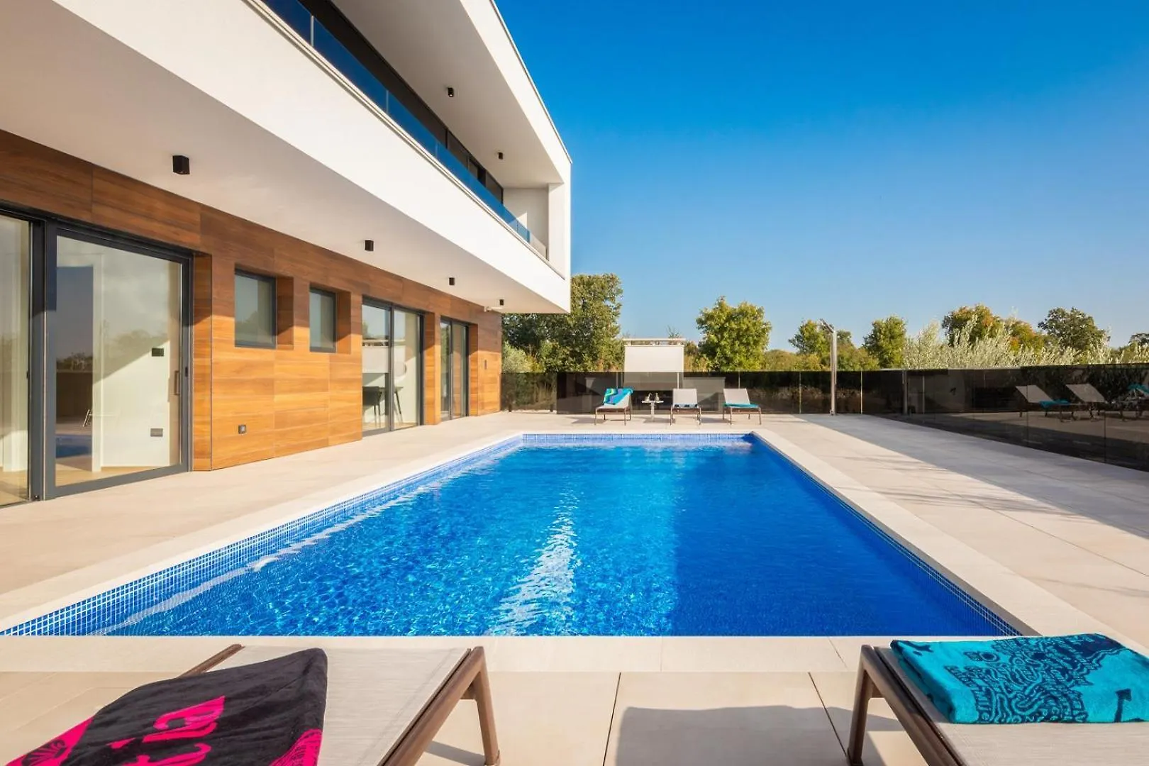 Villa Old Olive VI By Vivi Rent ボドニャン